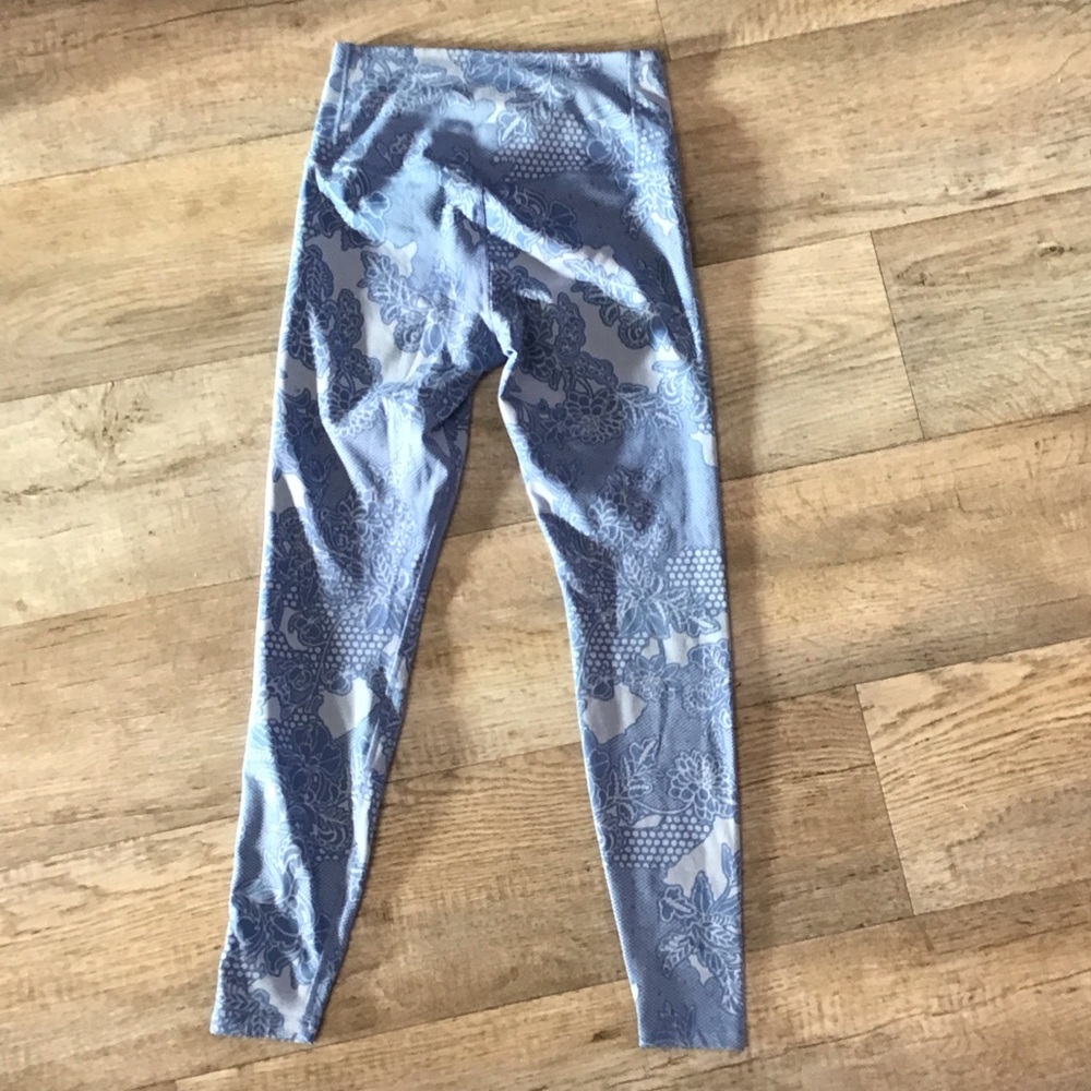 Close clean out Nike Floral Blue Leggings - Picture 8 of 9